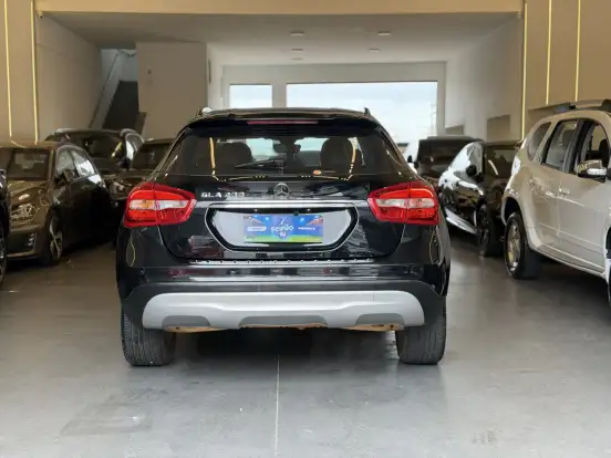 MERCEDES-BENZ-GLA 200-2015
