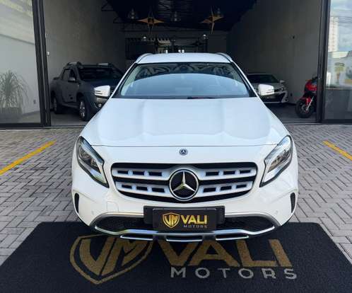 MERCEDES-BENZ-GLA 200-2019