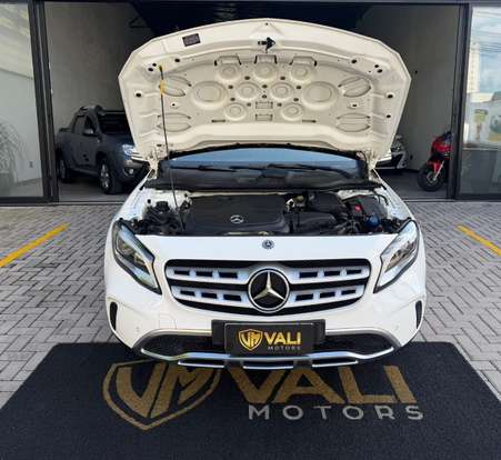 MERCEDES-BENZ-GLA 200-2019