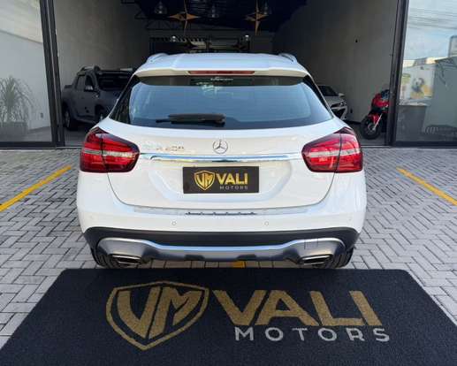 MERCEDES-BENZ-GLA 200-2019