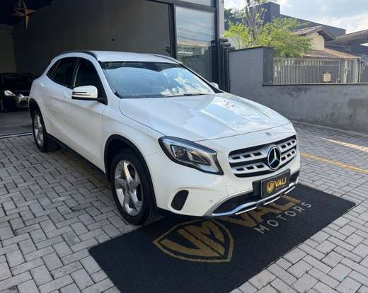 MERCEDES-BENZ-GLA 200-2019