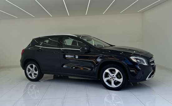 MERCEDES-BENZ-GLA 200-2017