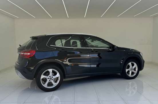 MERCEDES-BENZ-GLA 200-2017