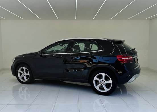 MERCEDES-BENZ-GLA 200-2017