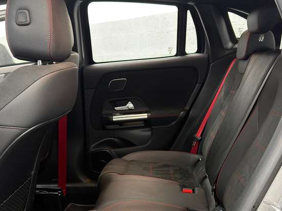 MERCEDES-BENZ-GLA 35 AMG-2.0 MHEV 4MATIC SPEEDSHIFT MERCEDES-BENZ-GLA 35 AMG-2024
