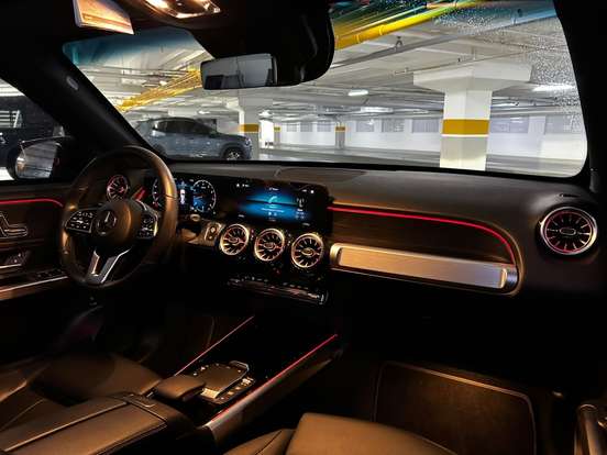 MERCEDES-BENZ-GLB 200-2021