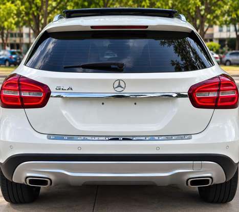 MERCEDES-BENZ-GLA 200-2017