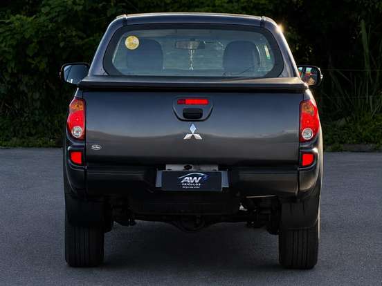 MITSUBISHI-L200 TRITON-2.4 HLS CHROME 4X2 CD 16V FLEX 4P MANUAL MITSUBISHI-L200 TRITON-2015