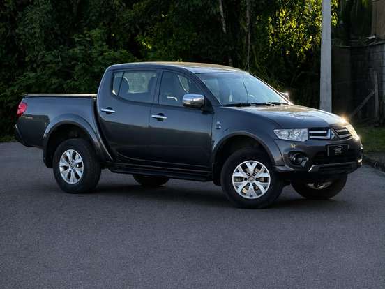 MITSUBISHI-L200 TRITON-2.4 HLS CHROME 4X2 CD 16V FLEX 4P MANUAL MITSUBISHI-L200 TRITON-2015