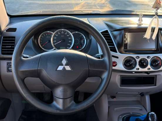 MITSUBISHI-L200 TRITON-2.4 HLS CHROME 4X2 CD 16V FLEX 4P MANUAL MITSUBISHI-L200 TRITON-2015