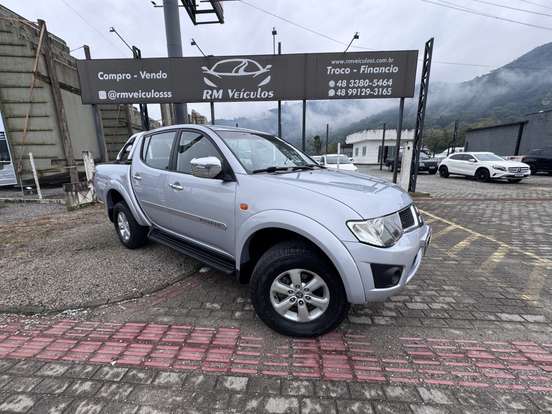 MITSUBISHI-L200 TRITON-3.2 HPE 4X4 CD 16V TURBO INTERCOOLER DIESEL 4P AUTOMÁTICO MITSUBISHI-L200 TRITON-2011