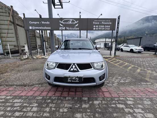MITSUBISHI-L200 TRITON-3.2 HPE 4X4 CD 16V TURBO INTERCOOLER DIESEL 4P AUTOMÁTICO MITSUBISHI-L200 TRITON-2011