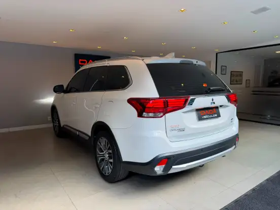 MITSUBISHI-OUTLANDER-2.2 4X4 16V DIESEL 4P AUTOMÁTICO MITSUBISHI-OUTLANDER-2017