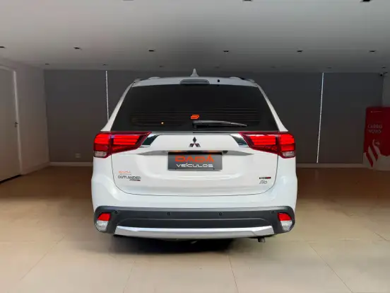 MITSUBISHI-OUTLANDER-2.2 4X4 16V DIESEL 4P AUTOMÁTICO MITSUBISHI-OUTLANDER-2017