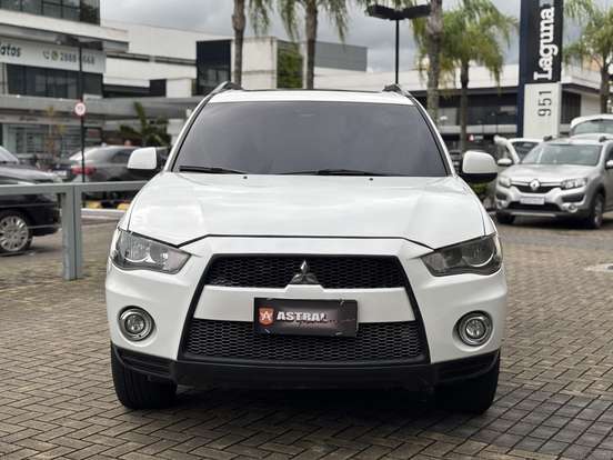 MITSUBISHI-OUTLANDER-2012