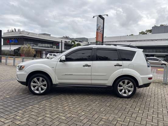 MITSUBISHI-OUTLANDER-2012