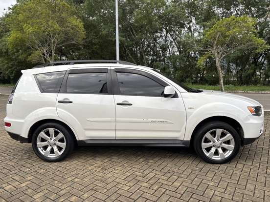 MITSUBISHI-OUTLANDER-2012