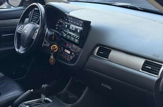 MITSUBISHI-OUTLANDER-2014