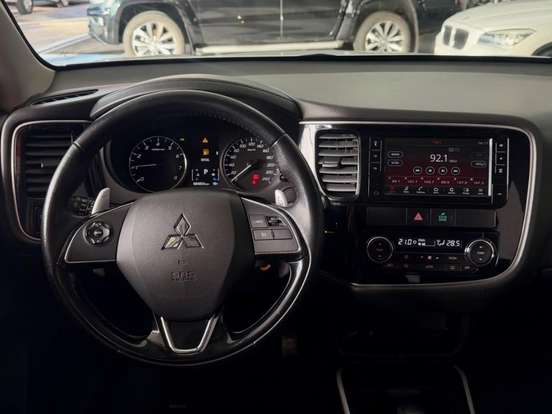 MITSUBISHI-OUTLANDER-2.0 16V GASOLINA 4P AUTOMÁTICO MITSUBISHI-OUTLANDER-2016