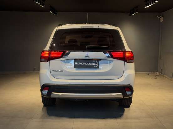 MITSUBISHI-OUTLANDER-2.0 16V GASOLINA 4P AUTOMÁTICO MITSUBISHI-OUTLANDER-2015