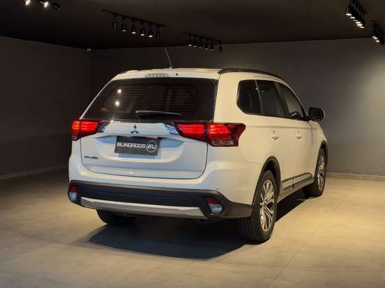 MITSUBISHI-OUTLANDER-2.0 16V GASOLINA 4P AUTOMÁTICO MITSUBISHI-OUTLANDER-2015