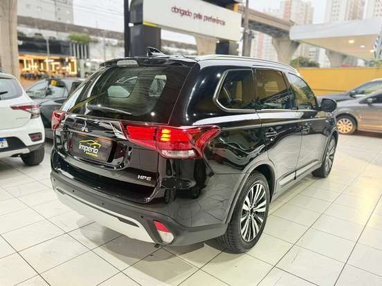 MITSUBISHI-OUTLANDER-2019