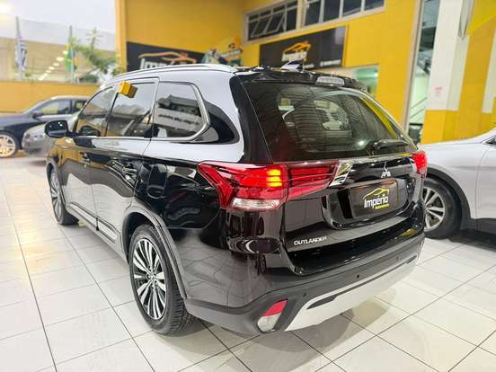 MITSUBISHI-OUTLANDER-2019