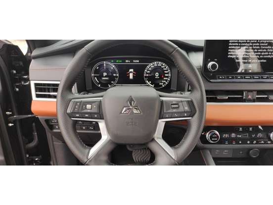 MITSUBISHI-OUTLANDER-2025