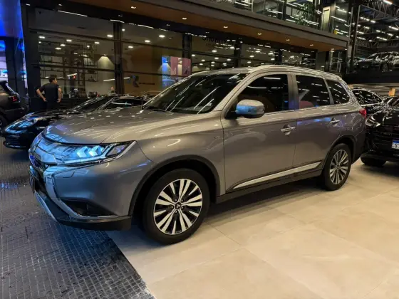 MITSUBISHI OUTLANDER 3.0 MIVEC V6 GASOLINA HPE-S AWD AUTOMÁTICO