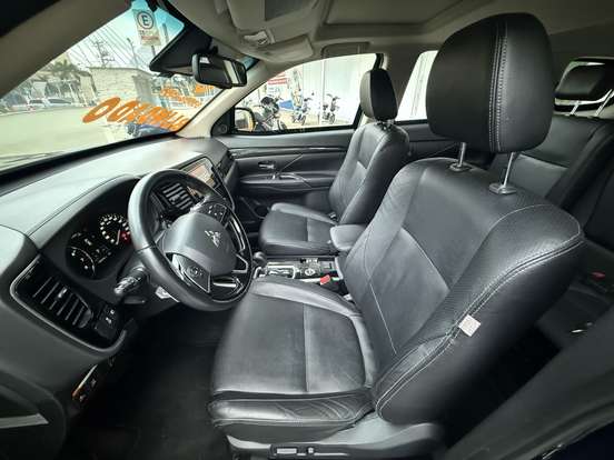 MITSUBISHI-OUTLANDER-3.0 GT 4X4 V6 24V GASOLINA 4P AUTOMÁTICO MITSUBISHI-OUTLANDER-2017