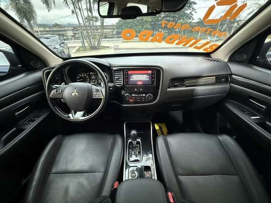 MITSUBISHI-OUTLANDER-3.0 GT 4X4 V6 24V GASOLINA 4P AUTOMÁTICO MITSUBISHI-OUTLANDER-2017