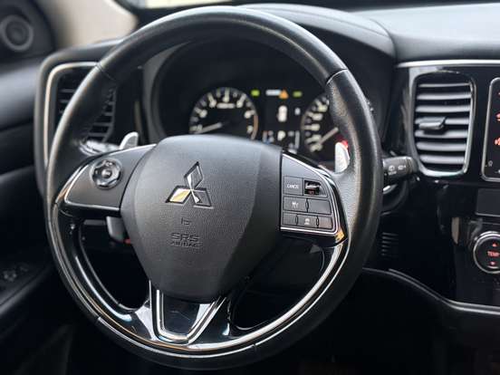 MITSUBISHI-OUTLANDER-3.0 GT 4X4 V6 24V GASOLINA 4P AUTOMÁTICO MITSUBISHI-OUTLANDER-2017