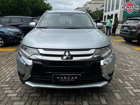 MITSUBISHI-OUTLANDER-2016