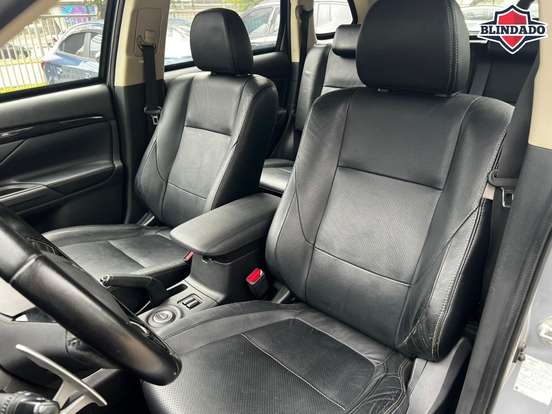 MITSUBISHI-OUTLANDER-2016