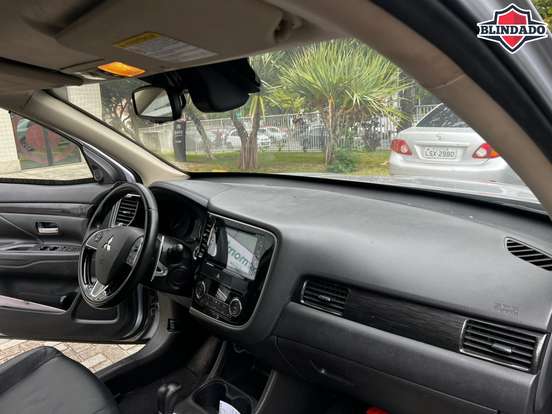 MITSUBISHI-OUTLANDER-3.0 GT 4X4 V6 24V GASOLINA 4P AUTOMÁTICO MITSUBISHI-OUTLANDER-2016