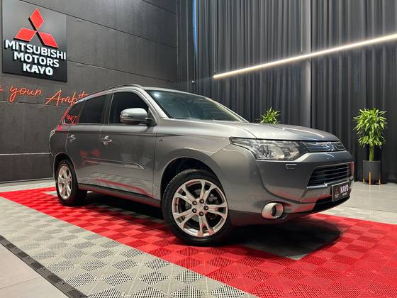MITSUBISHI OUTLANDER 3.0 GT 4X4 V6 24V GASOLINA 4P AUTOMÁTICO
