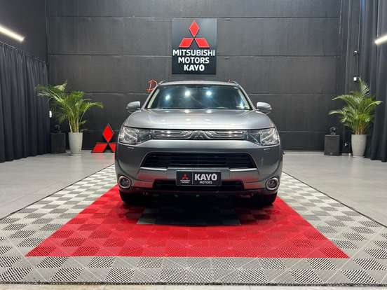 MITSUBISHI-OUTLANDER-3.0 GT 4X4 V6 24V GASOLINA 4P AUTOMÁTICO MITSUBISHI-OUTLANDER-2014