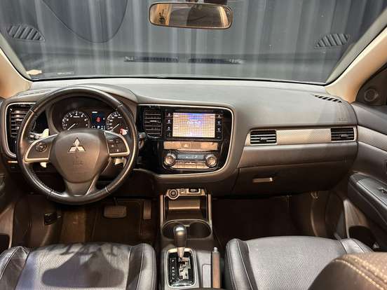 MITSUBISHI-OUTLANDER-2014