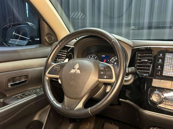 MITSUBISHI-OUTLANDER-2014