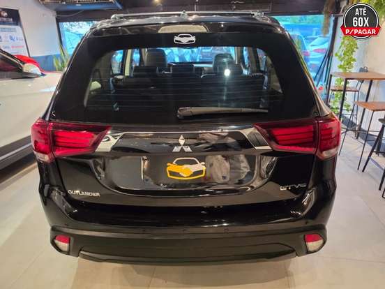 MITSUBISHI-OUTLANDER-2015