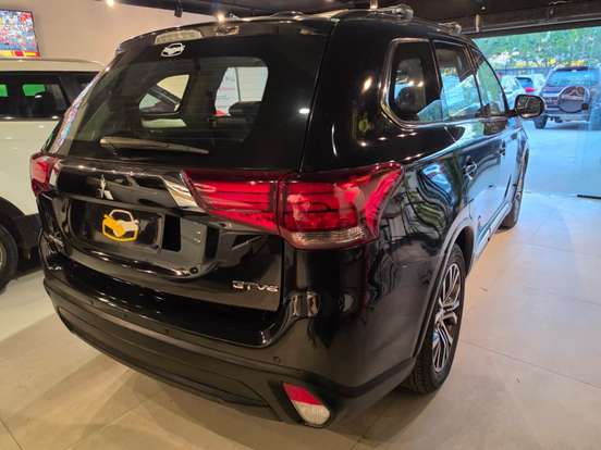 MITSUBISHI-OUTLANDER-3.0 GT 4X4 V6 24V GASOLINA 4P AUTOMÁTICO MITSUBISHI-OUTLANDER-2015