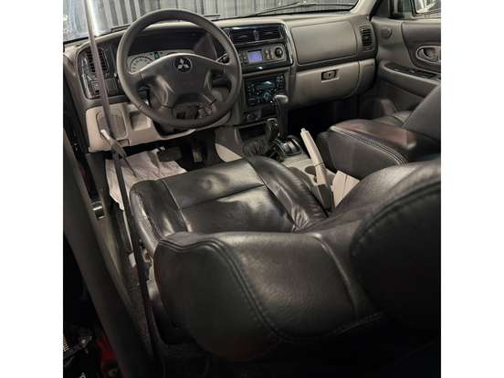 MITSUBISHI-PAJERO SPORT-2010