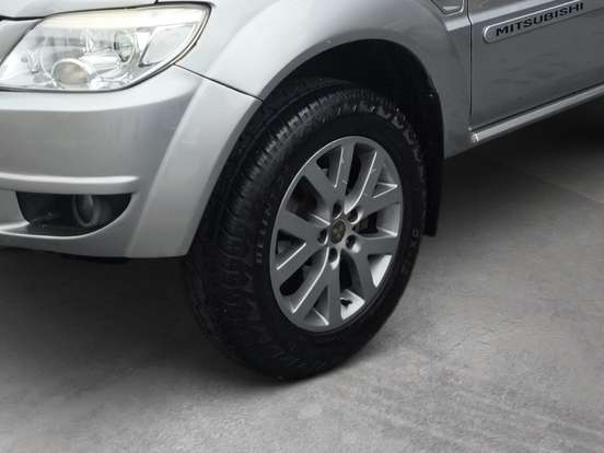 MITSUBISHI-PAJERO TR4-2013