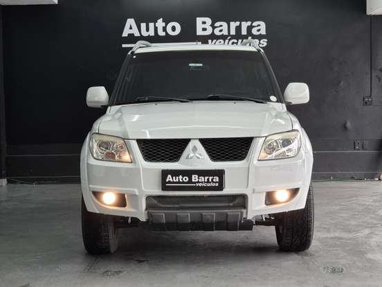MITSUBISHI-PAJERO TR4-2.0 4X2 16V 140CV FLEX 4P AUTOMÁTICO MITSUBISHI-PAJERO TR4-2013