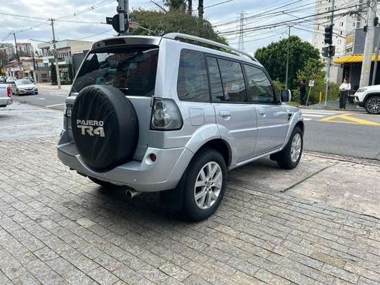 MITSUBISHI-PAJERO TR4-2012