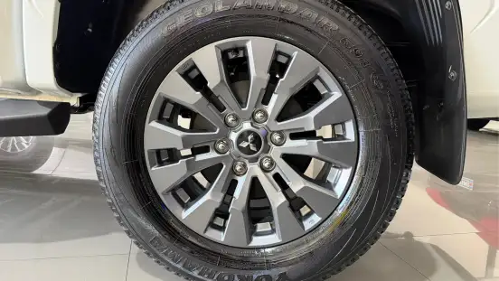 MITSUBISHI-TRITON-2025
