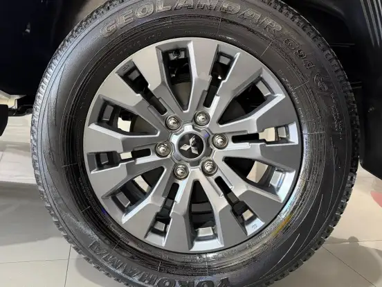 MITSUBISHI-TRITON-2.4 BITURBO DIESEL CD HPE-S 4X4 AUTOMÁTICO MITSUBISHI-TRITON-2025