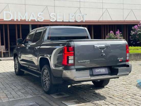 MITSUBISHI-TRITON-2.4 BITURBO DIESEL CD HPE 4X4 AUTOMÁTICO MITSUBISHI-TRITON-2025
