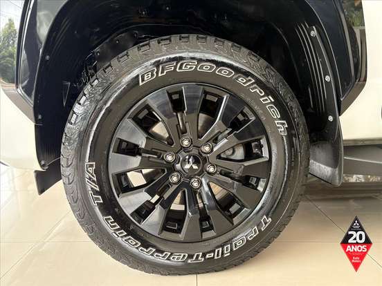 MITSUBISHI-TRITON-2.4 BITURBO DIESEL CD KATANA 4X4 AUTOMÁTICO MITSUBISHI-TRITON-2025