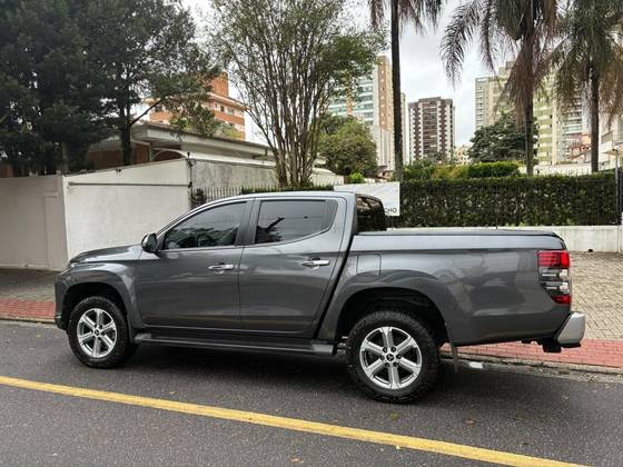 MITSUBISHI L200 TRITON 2.4 16V TURBO DIESEL SPORT HPE CD 4P 4X4 AUTOMÁTICO